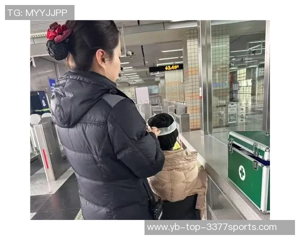 克劳奇不慎遗失妻子生日礼物地铁乘客拾获后及时归还车站